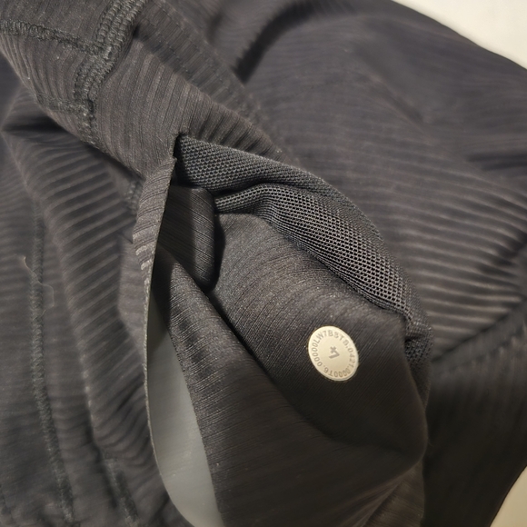 Lululemon shorts - Picture 3 of 4